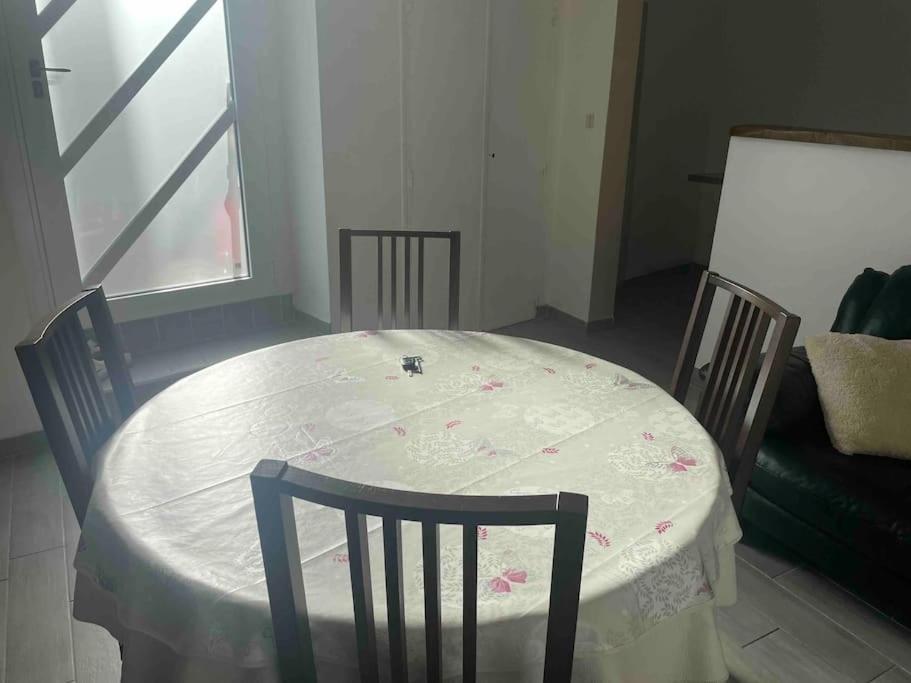 Maisonnette Des Douves Plein Centre 1 A 4 Voyageurs Malestroit Екстериор снимка